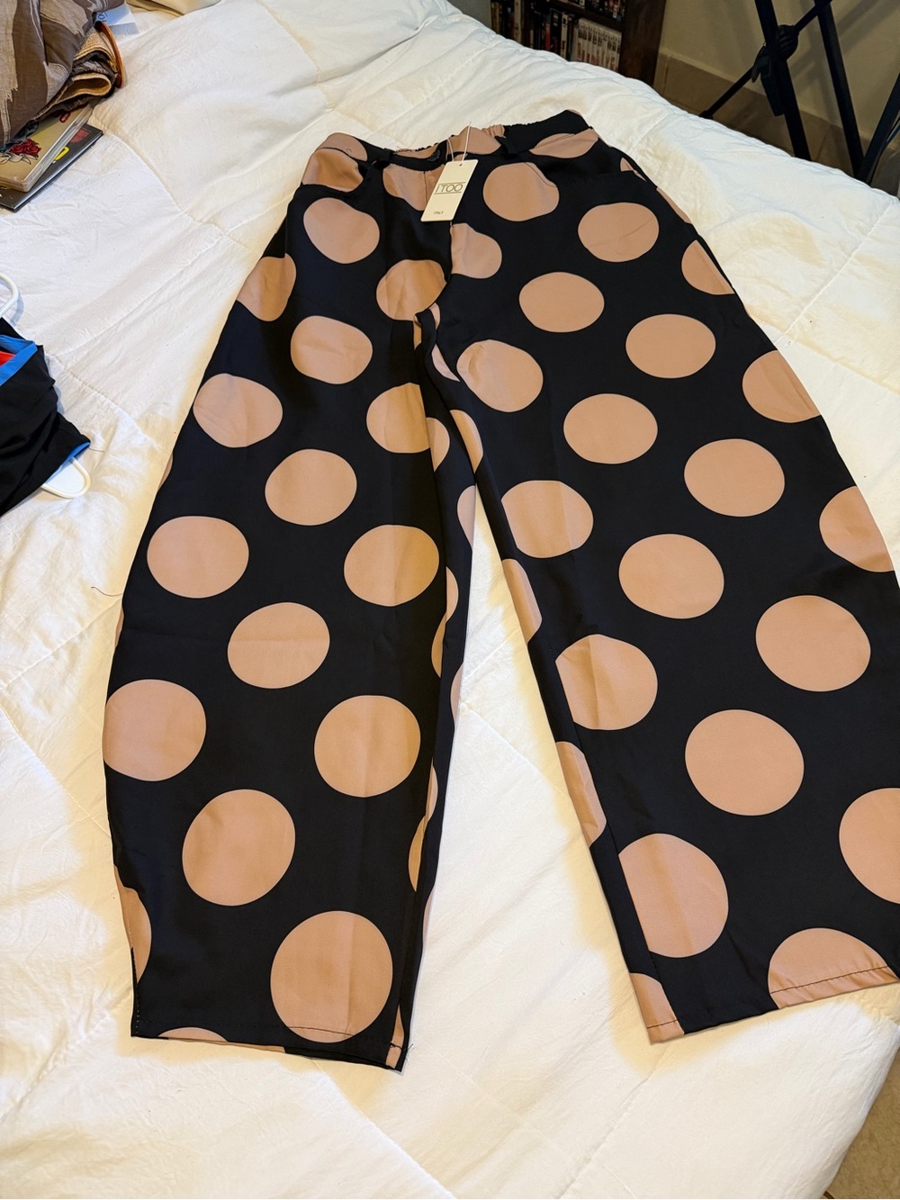 Itoo Black Wide-Leg Pants with Tan Polka Dots